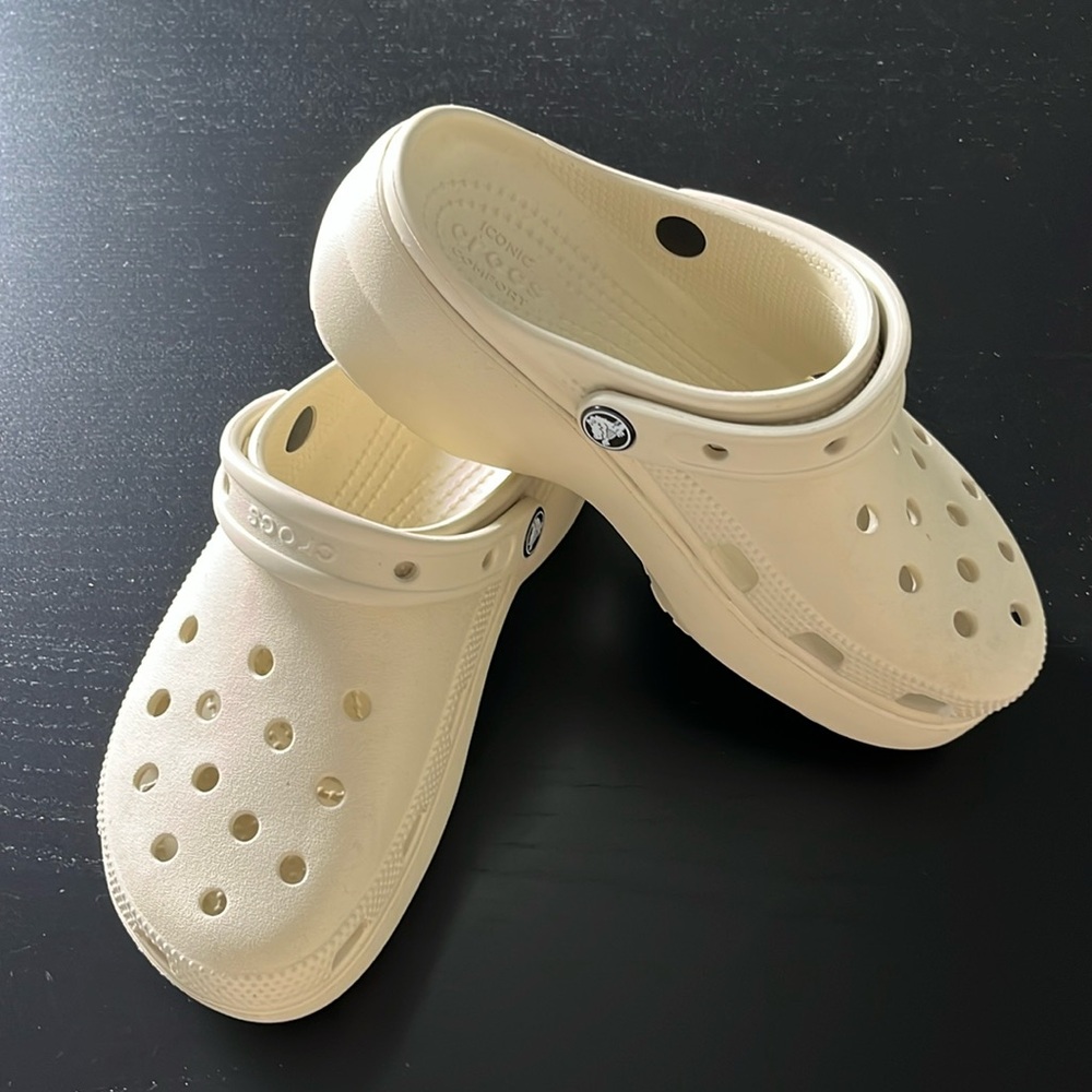 CROCS classic platform clog